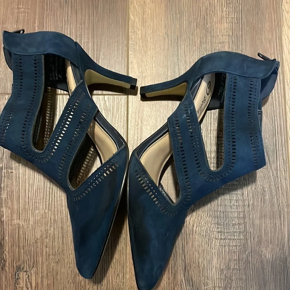 Bella Vita Hope‎ navy blue suede heels size  6.5WW cutouts